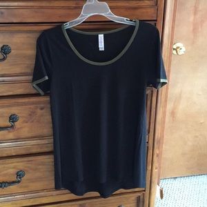 Women’s Lularoe Classic T